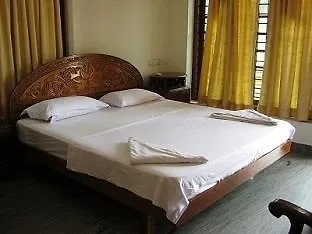 *** Resort Treebo Trip Waters Edge India