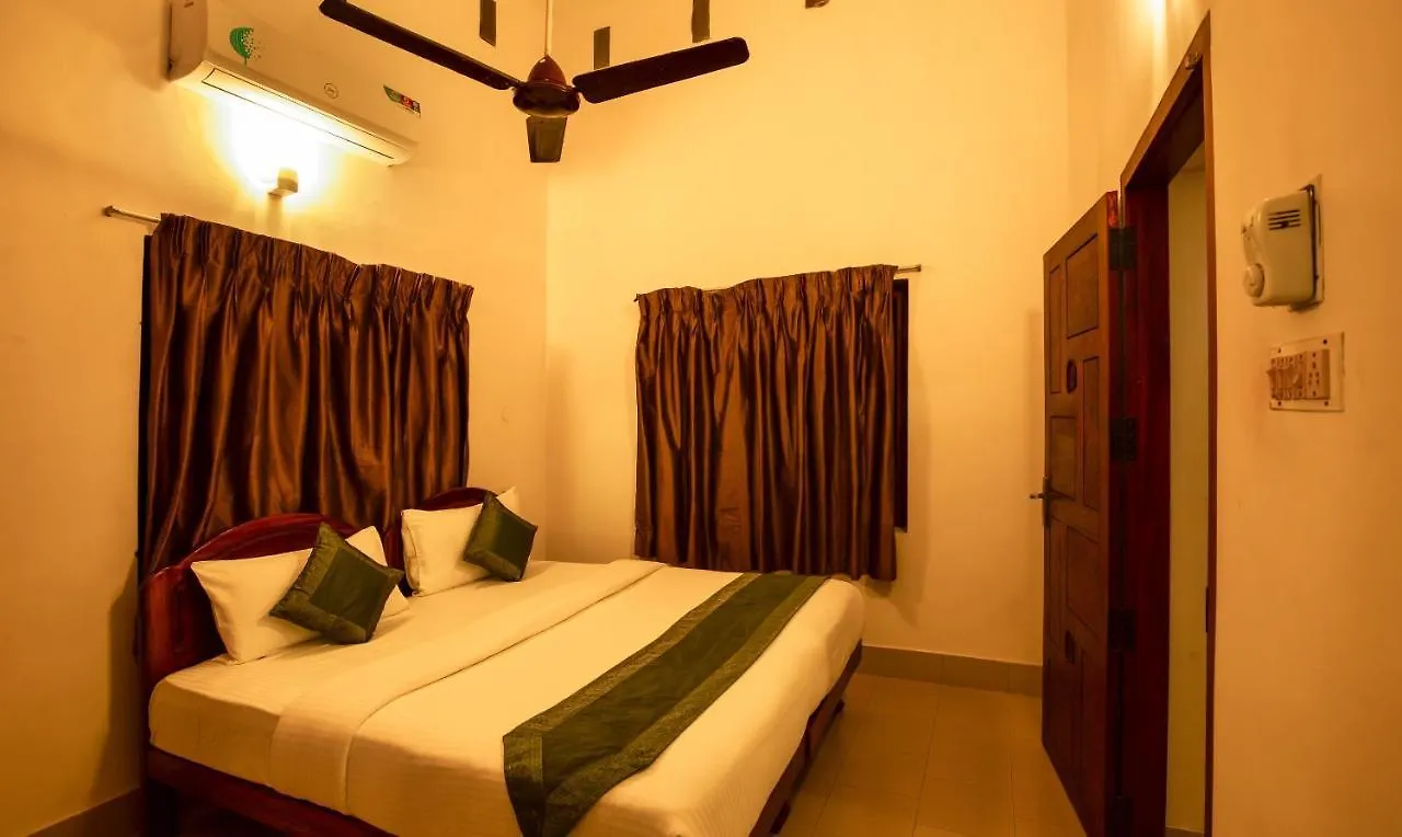 Treebo Trip Waters Edge 3*, Kovalam India